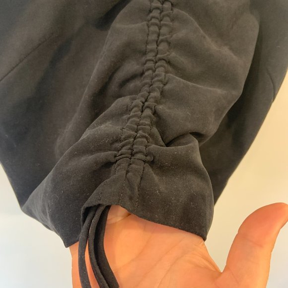 Oak & Fort Cropped Ruched Front Tank Blouse Black Size Small - Picture 3 of 8